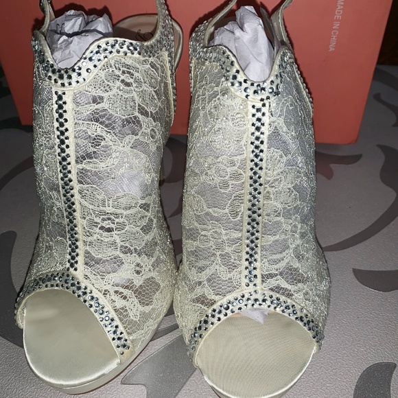 Fridaycloset - Picture 3 of 3